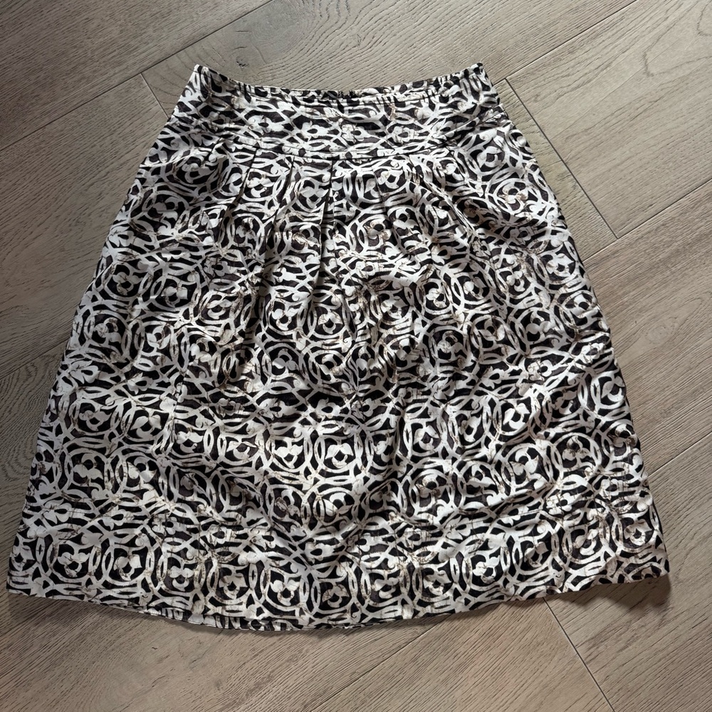 Banana Republic Brown and Cream Silk Patterned Skirt w pockets size 4